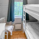 Lovely Home In Lavik With Wifi Lavik (Sogn og Fjordane)
